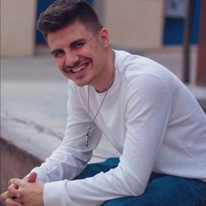 Meet your Posher, Carlos